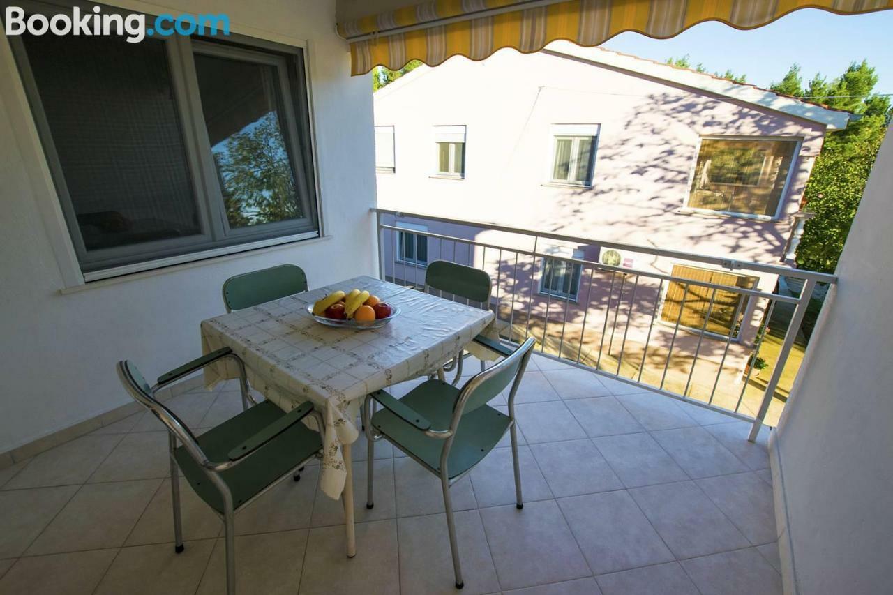 Apartamani Katarina Vl.Ilija Jusup Apartamento Starigrad Paklenica Exterior foto